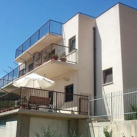 Apartment Apartments With A Parking Space Podstrana, Split - 7572 Podstrana